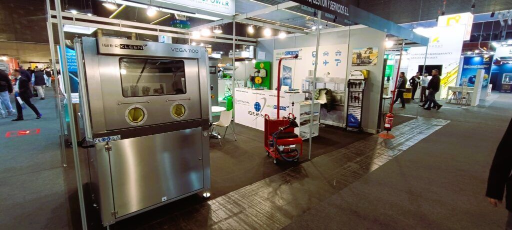 Vista del stand de IBERISA en BIEMH 2026 con soluciones de limpieza industrial para fabricación avanzada y sector metal