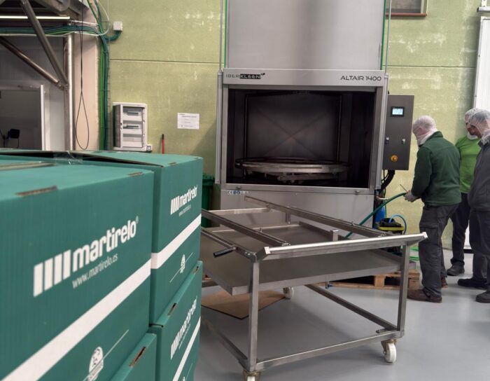 Lavadora de piezas para líneas de snacks instalada por IBERKLEEN en MARTIRELO