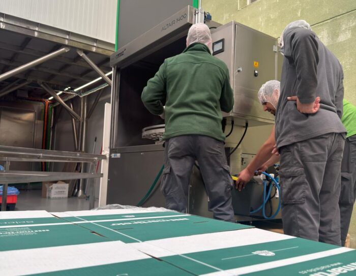 Equipo ALTAIR 1400 para limpieza de piezas desmontables en industria alimentaria